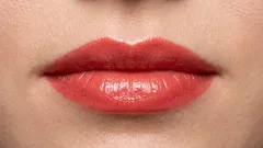 Pro ty, kteří nechtě rtěnka přidávala na věku: 3 drobné úpravy, které změní vše