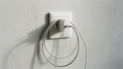 Tento „pohodlný“ technologický zvyk plýtvá energií a penězi, i když se zdá, že je vše vypnuté