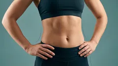 Zpevněné paže, ploché břicho: pozice mládí, kterou můžete vydržet 1 minutu a zhubnout